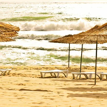 Апартамент Lovely Nest With Glass Veranda