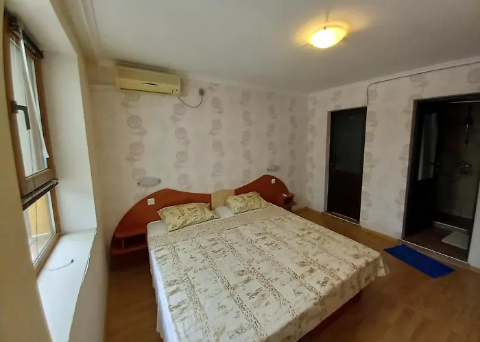 Lovely Nest With Glass Veranda Апартаменти *