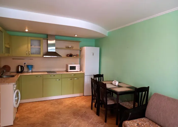 Апартаменти Lovely Nest With Glass Veranda *