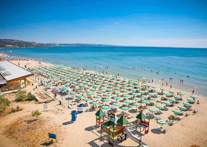 Апартаменти Lovely Nest With Glass Veranda *