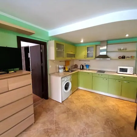 Lovely Nest With Glass Veranda Apartament